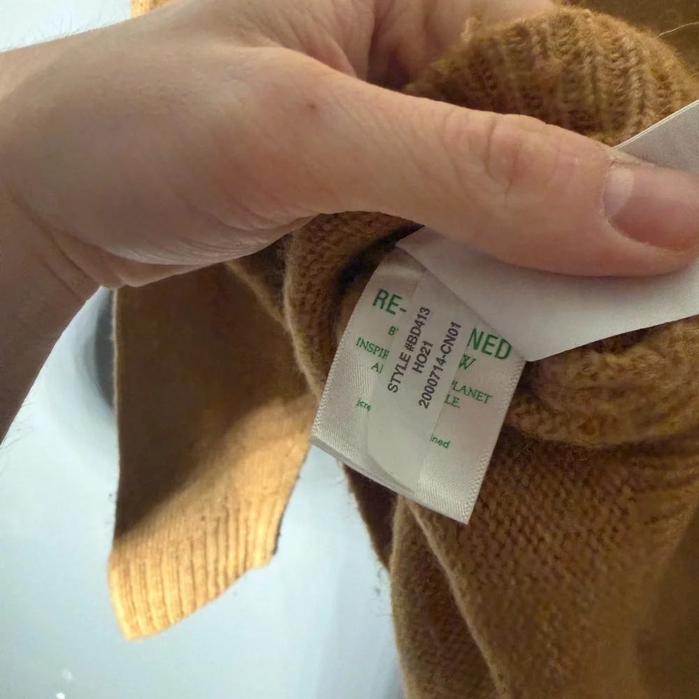 J.Crew Relaxed Saddle Sleeve Sweater Size Medium - Picture 7 of 7